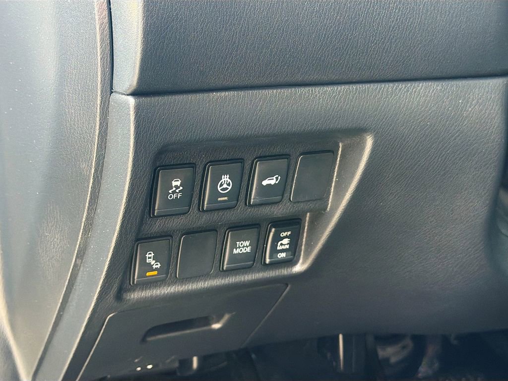 Used 2020 Nissan Pathfinder Platinum image 10