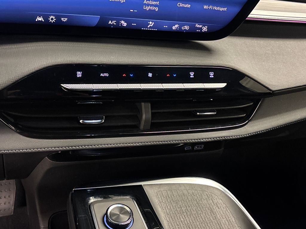 Certified 2025 Buick Enclave Preferred image 40