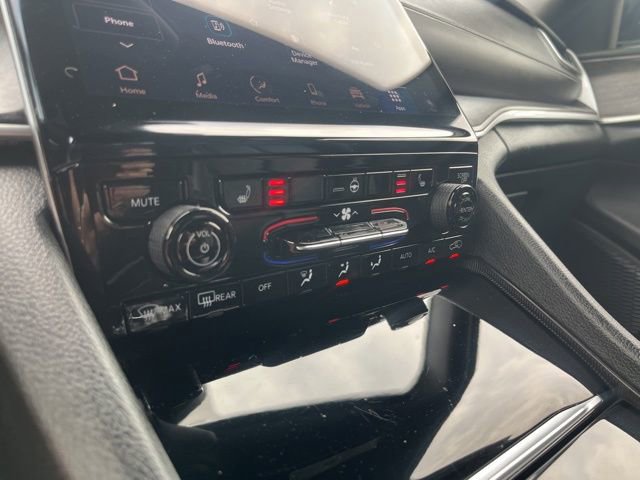 Used 2024 Jeep Grand Cherokee Limited image 27