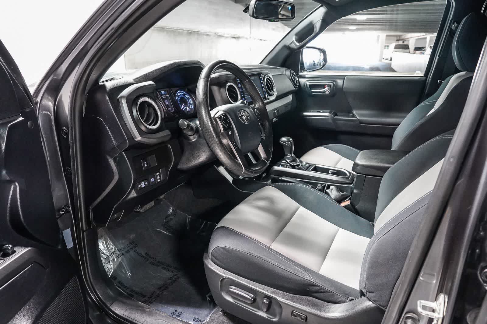 Certified 2020 Toyota Tacoma TRD Off-Road w/ Technology Package AWD/4WD image 18