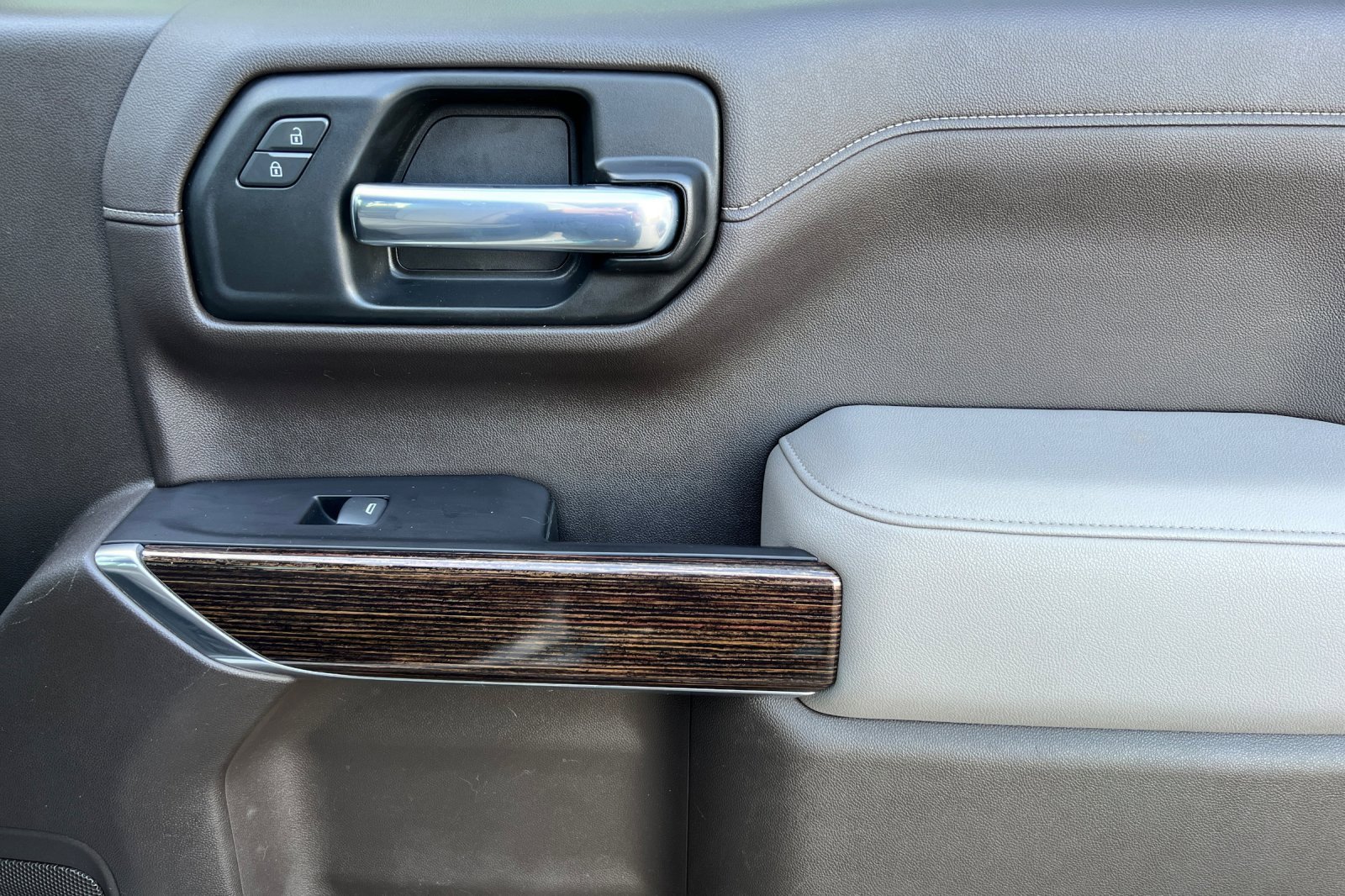 Used 2020 GMC Sierra 1500 SLE w/ SLE Value Package image 18