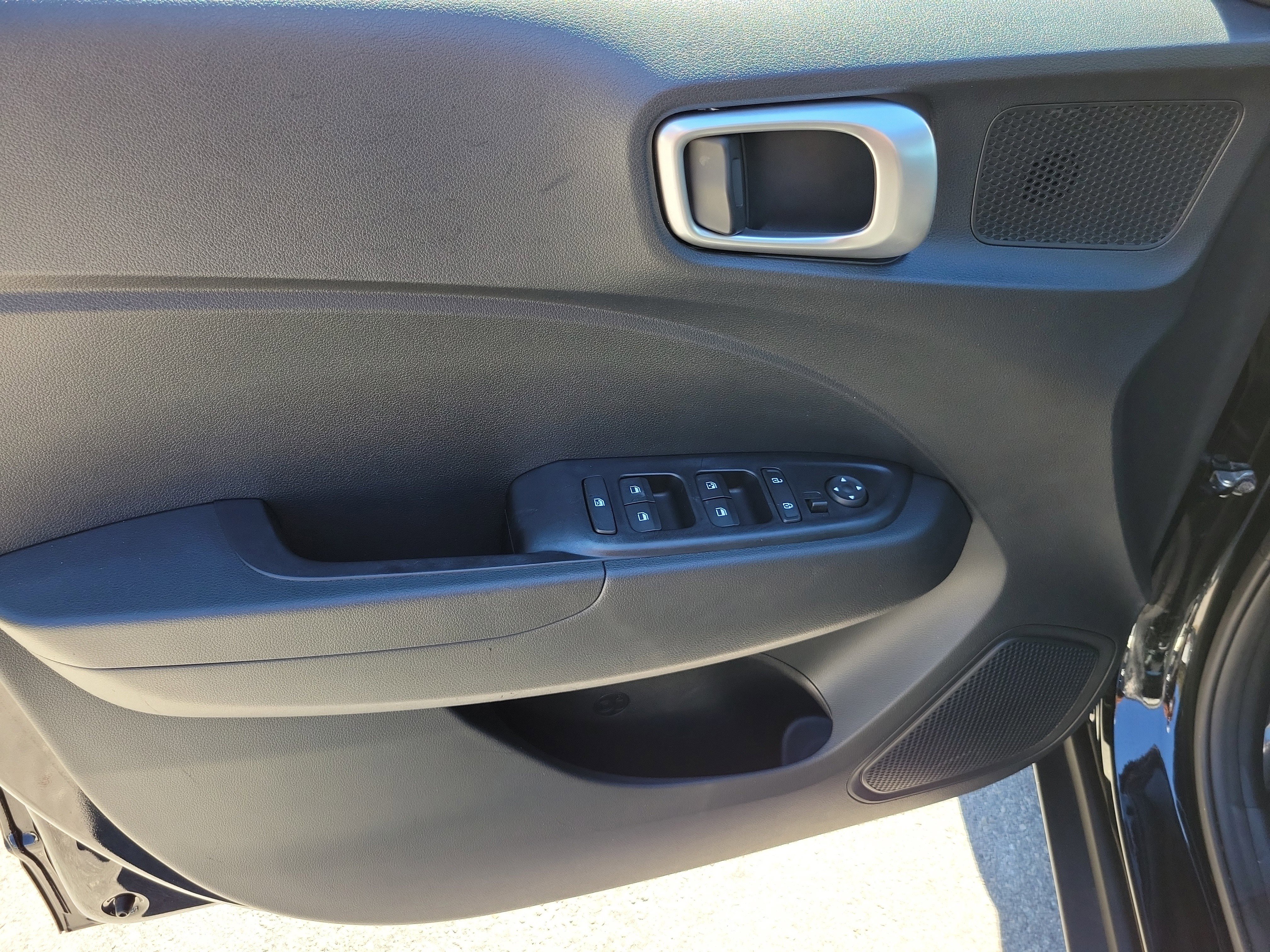Used 2022 Hyundai Venue SEL FWD image 23