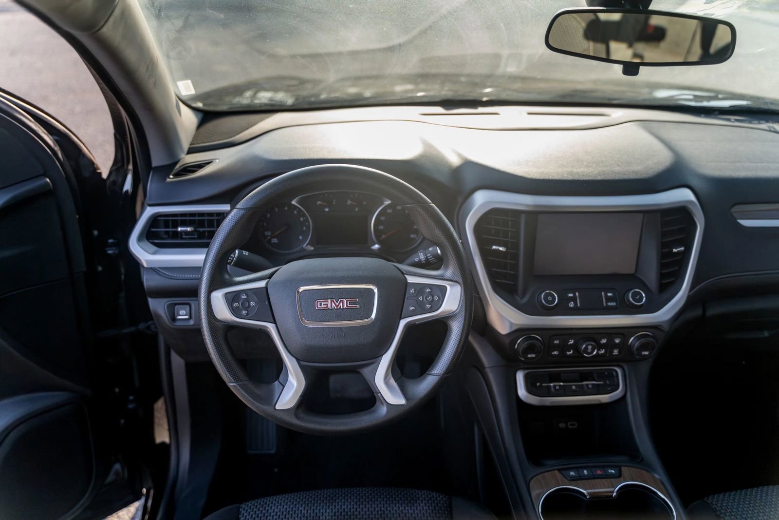 Used 2021 GMC Acadia SLE image 16