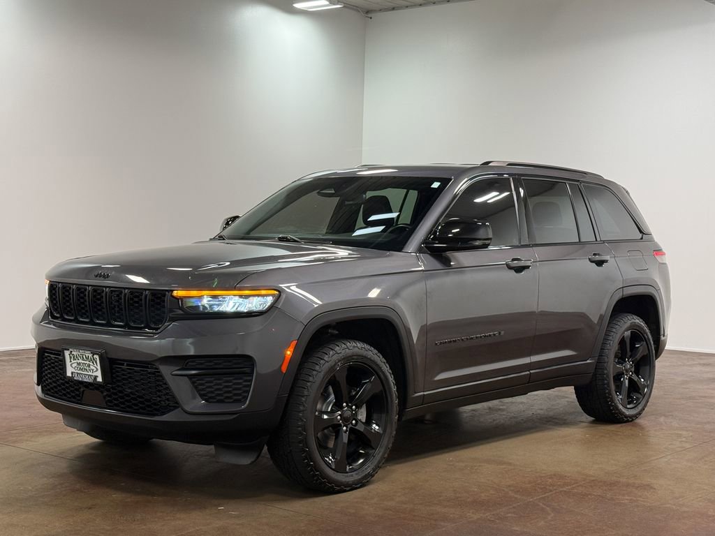 Used 2022 Jeep Grand Cherokee Altitude AWD/4WD image 28