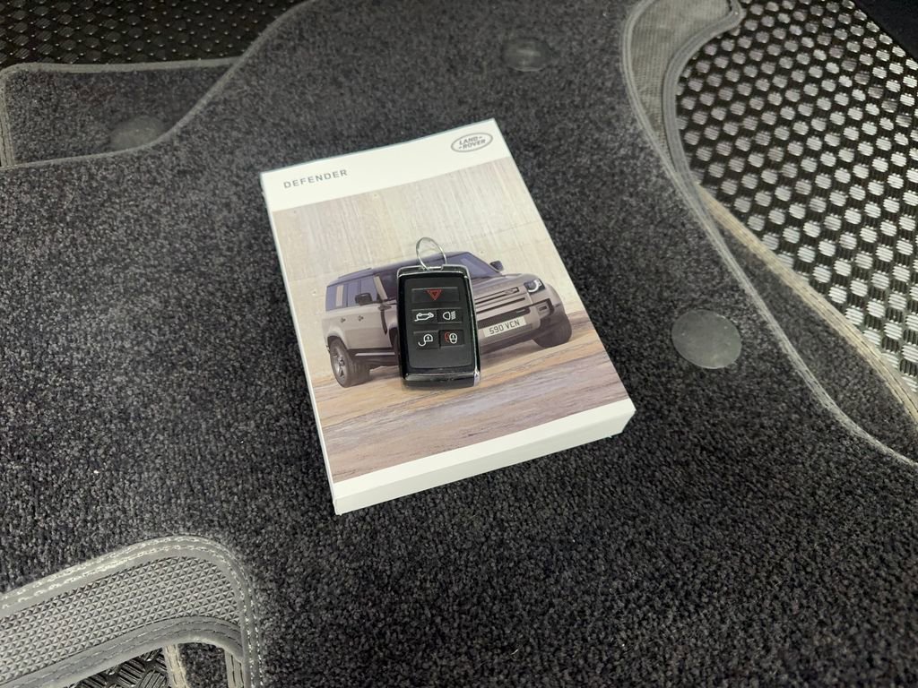 Used 2025 Land Rover Defender 110 S image 78