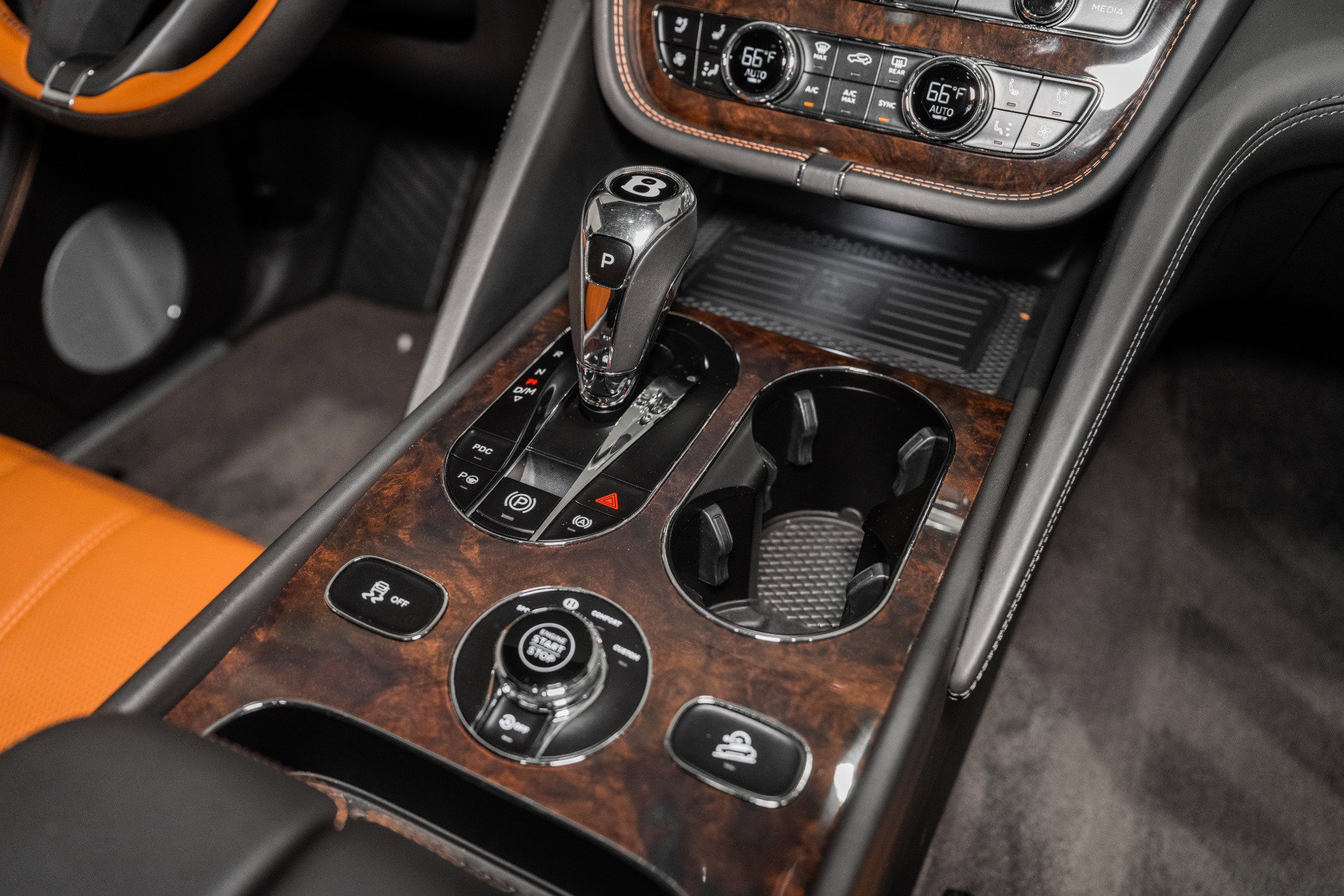 Used 2022 Bentley Bentayga image 43