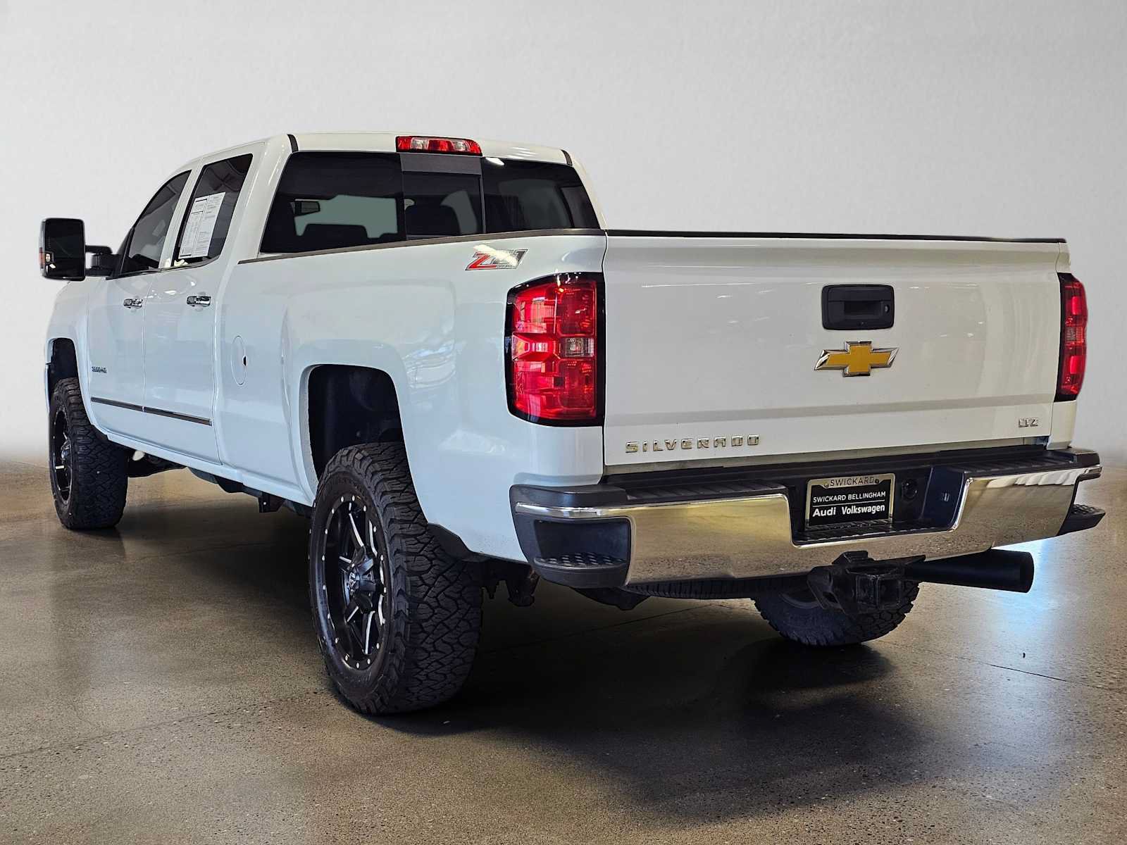 Used 2015 Chevrolet Silverado 3500 LTZ AWD/4WD image 5
