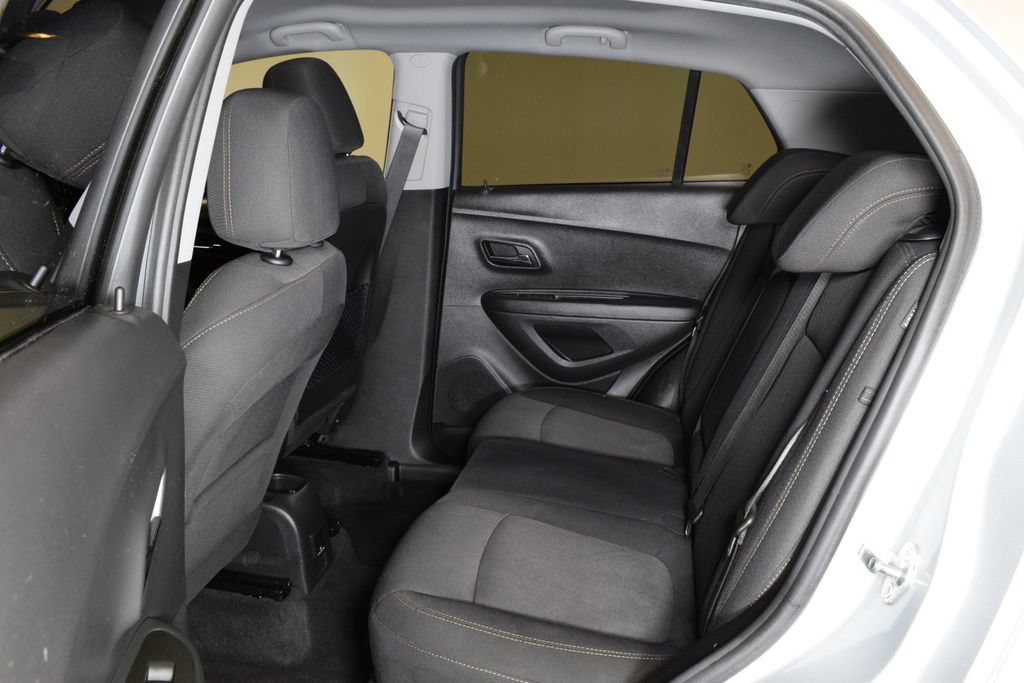 Used 2020 Chevrolet Trax LT FWD image 26