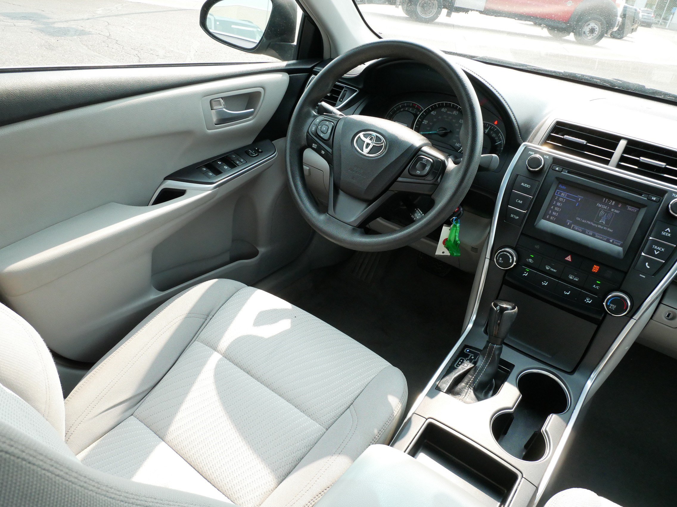 Used 2015 Toyota Camry LE FWD image 9