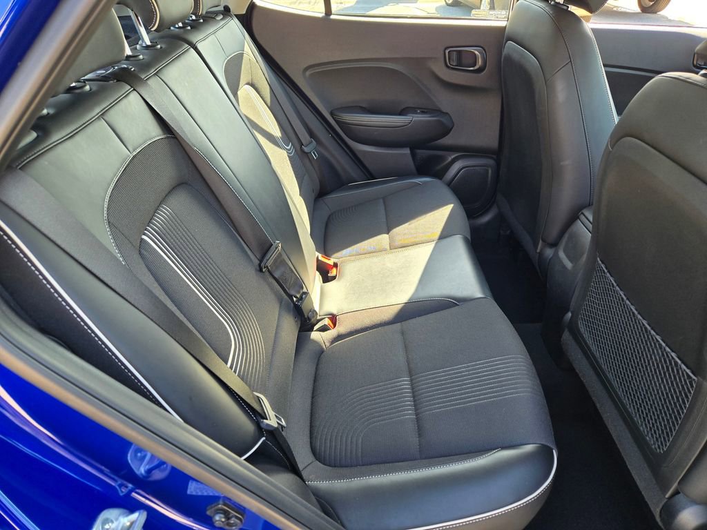 Used 2023 Hyundai Venue Limited image 14