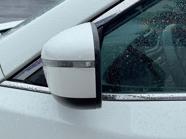 Used 2020 Nissan Rogue SV image 32