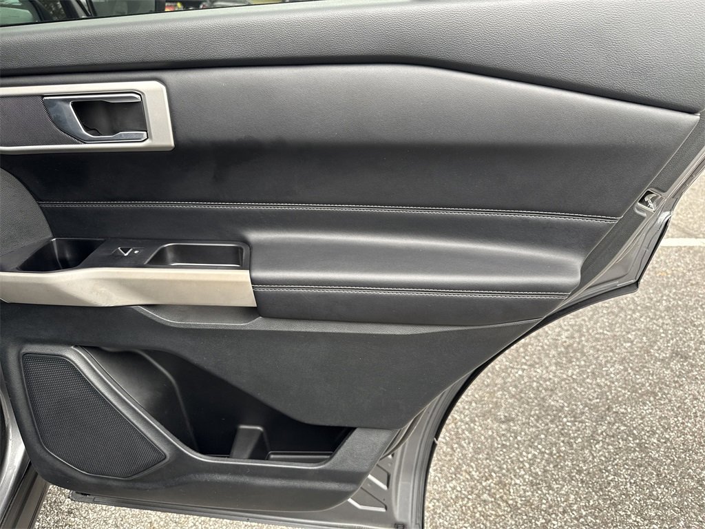 Used 2022 Ford Explorer XLT w/ Equipment Group 202A image 16