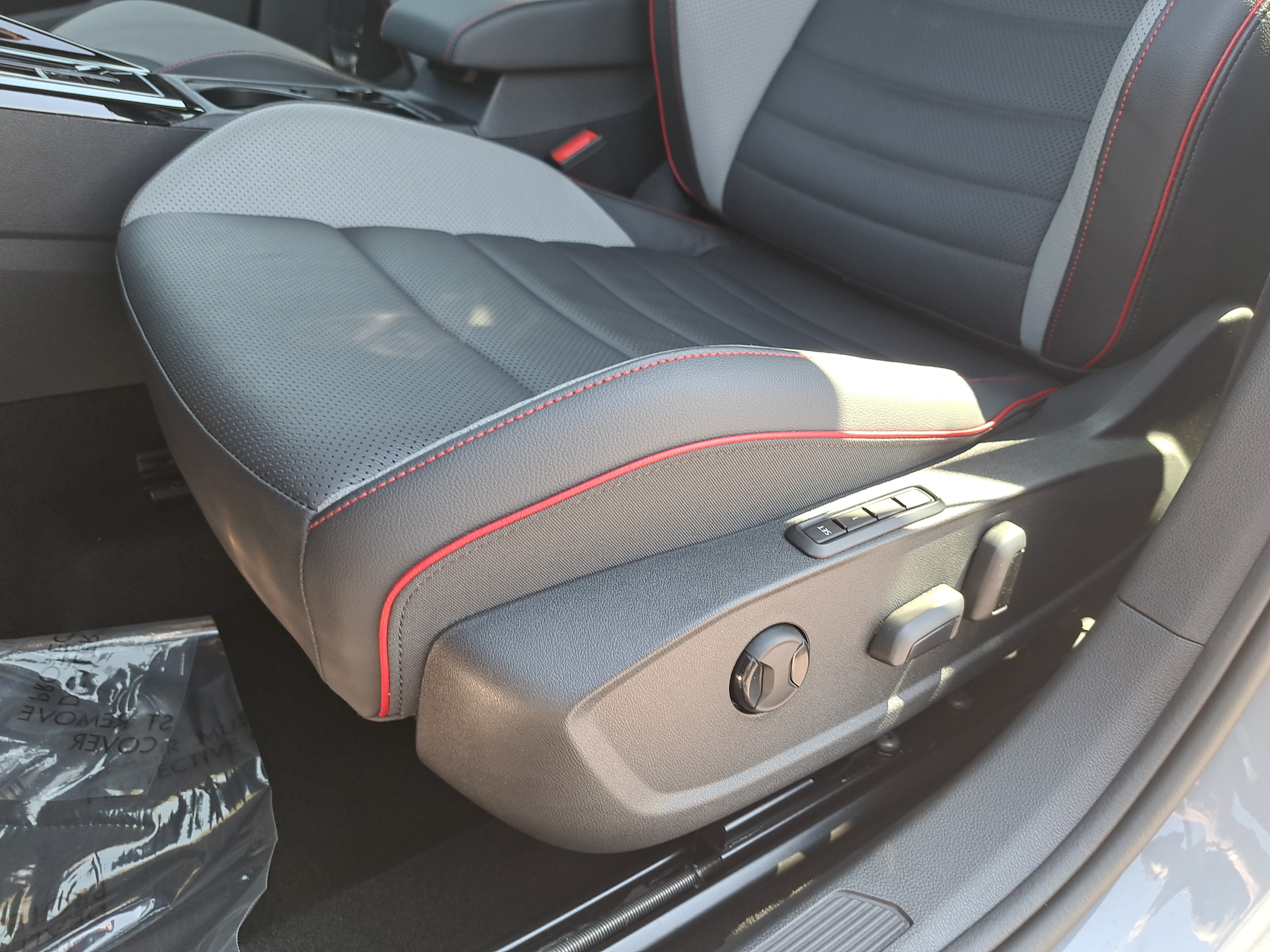 Certified 2025 Volkswagen GTI Autobahn FWD image 29