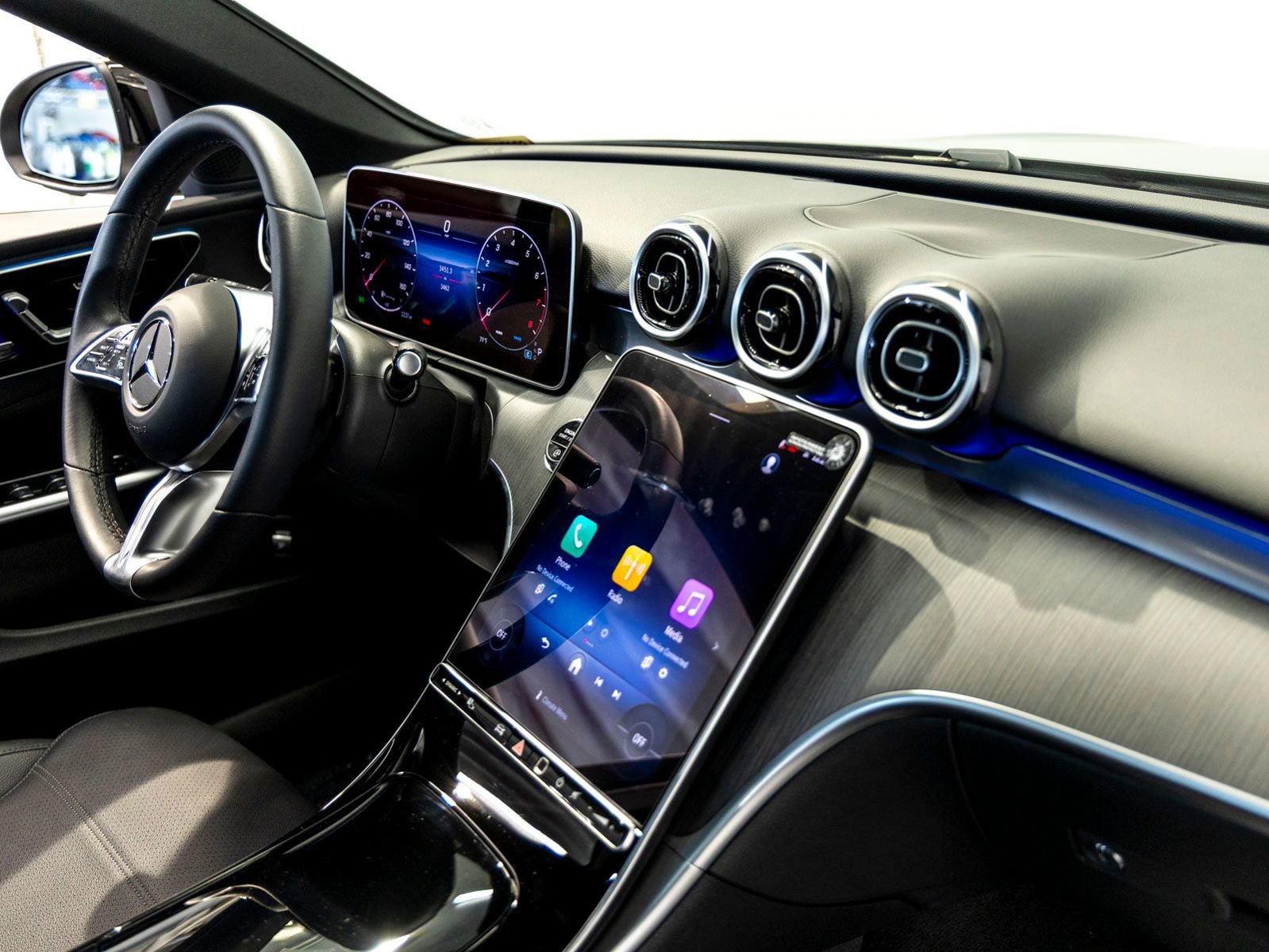 Used 2025 Mercedes-Benz C 300 Sedan image 29