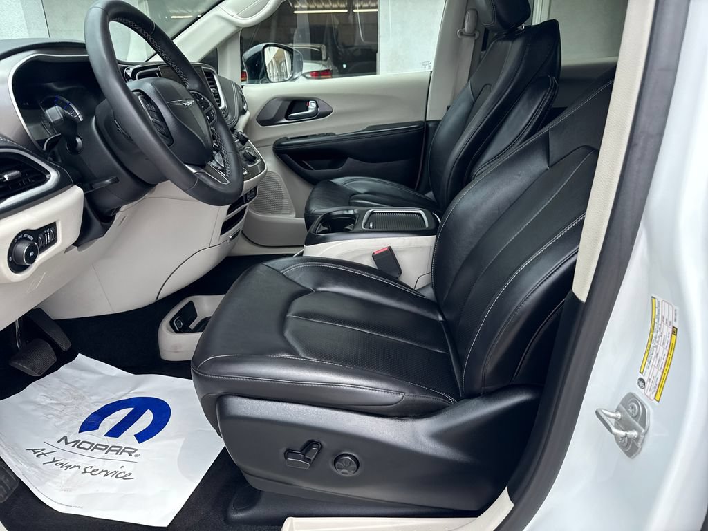 Used 2024 Chrysler Pacifica Limited FWD image 9