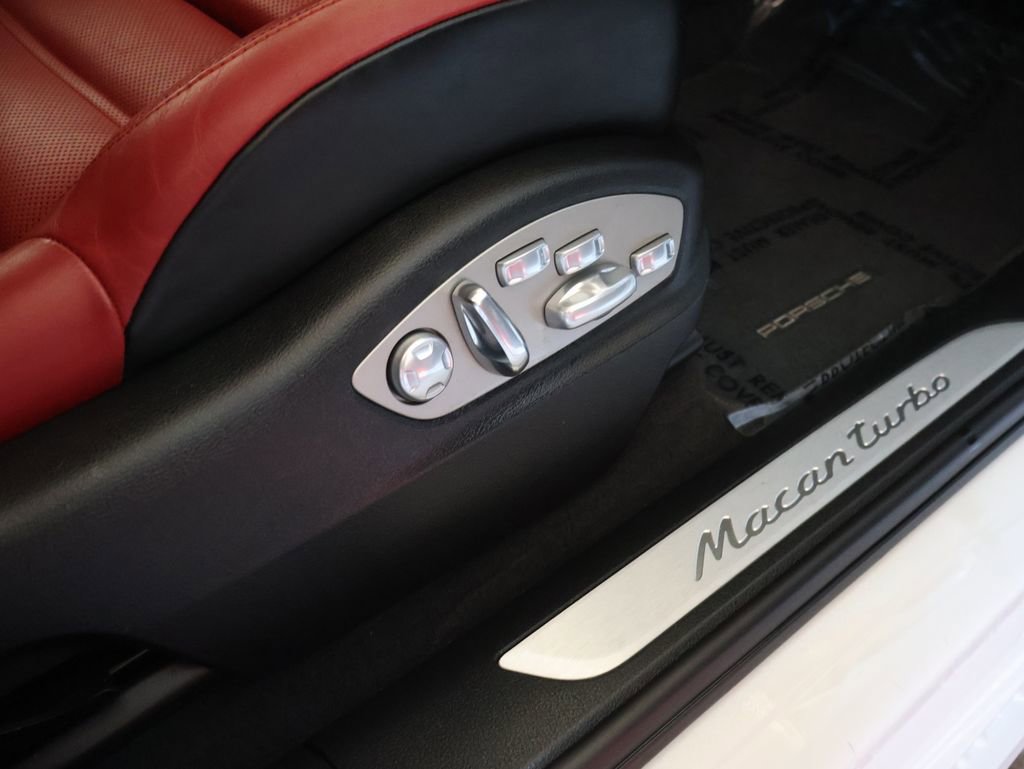 Used 2017 Porsche Macan Turbo AWD/4WD image 11