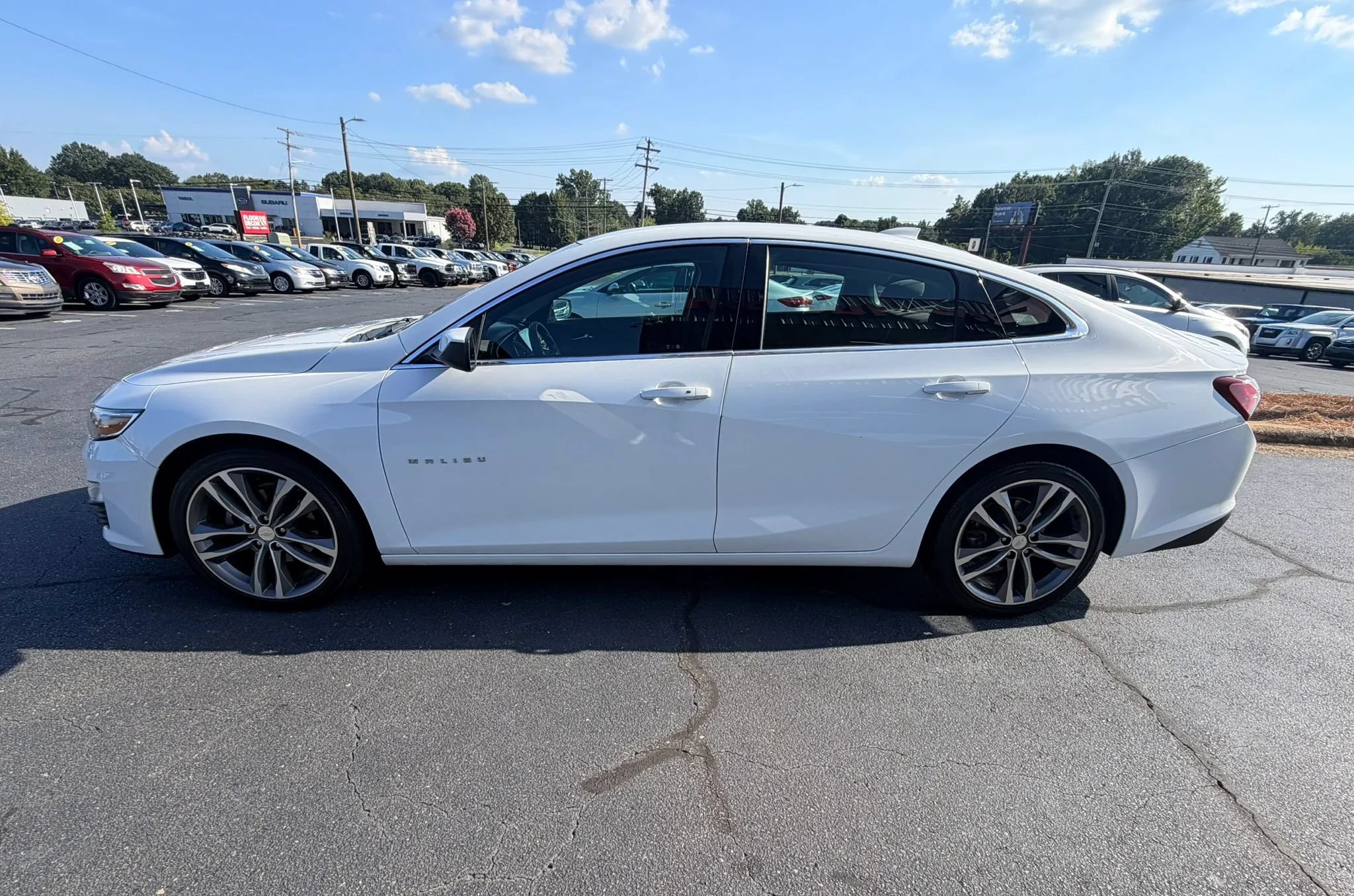 Used 2022 Chevrolet Malibu LT FWD image 4