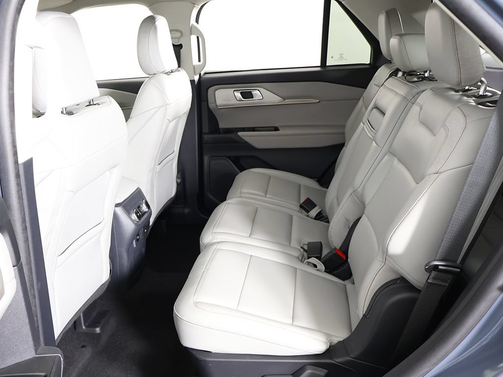 Used 2025 Ford Explorer Active w/ Active Comfort Package AWD/4WD image 34