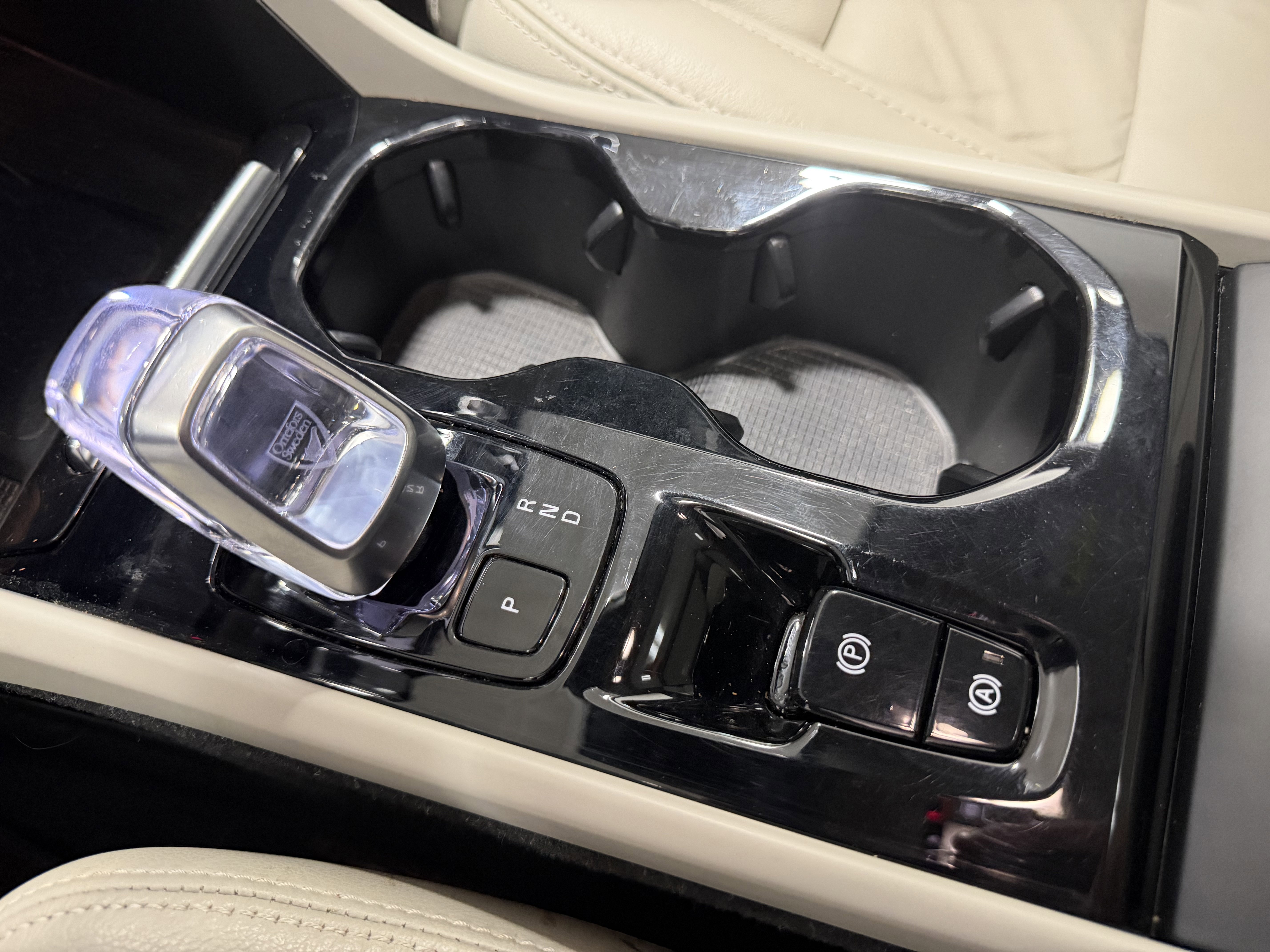 Used 2023 Volvo XC40 B4 Ultimate FWD image 17
