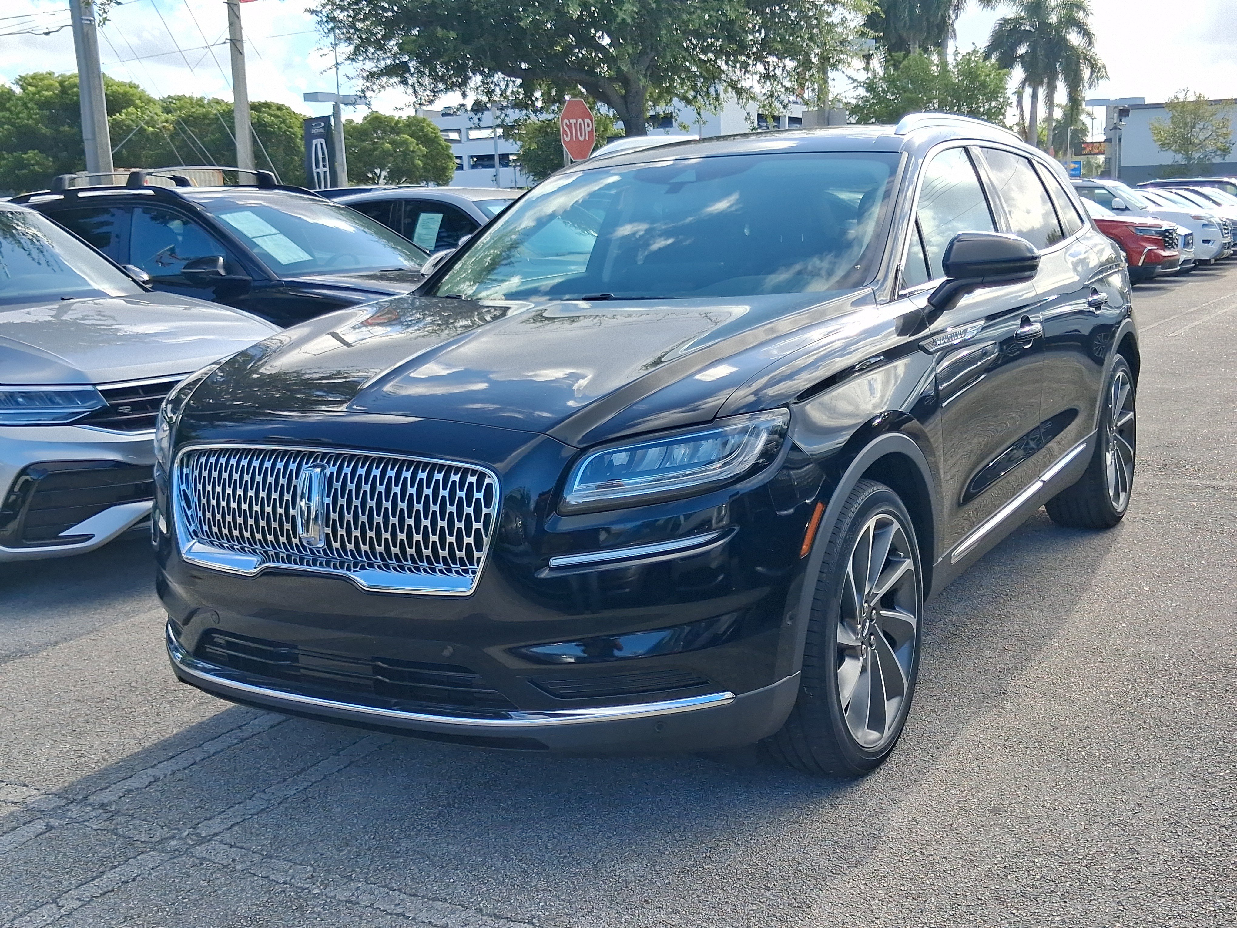 Certified 2023 Lincoln Nautilus Reserve w/ Equipment Group 201A AWD/4WD image 2