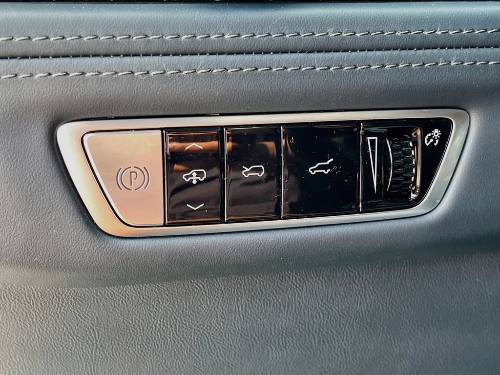Certified 2025 Cadillac Escalade IQ Luxury 2 w/ LPO, Premium Carpet Package AWD/4WD image 20
