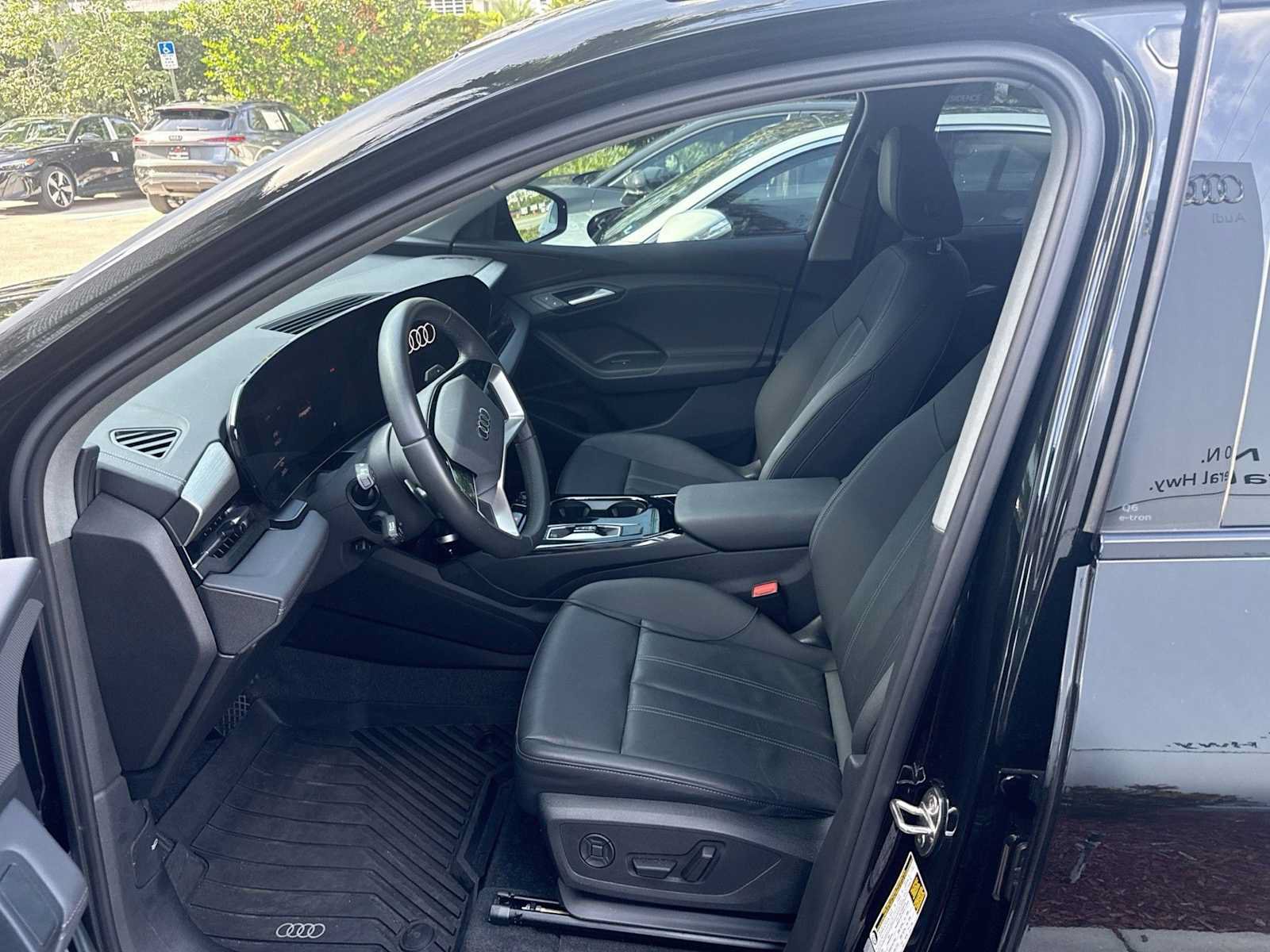 Used 2025 Audi Q6 e-tron Premium w/ Convenience Package RWD video 2