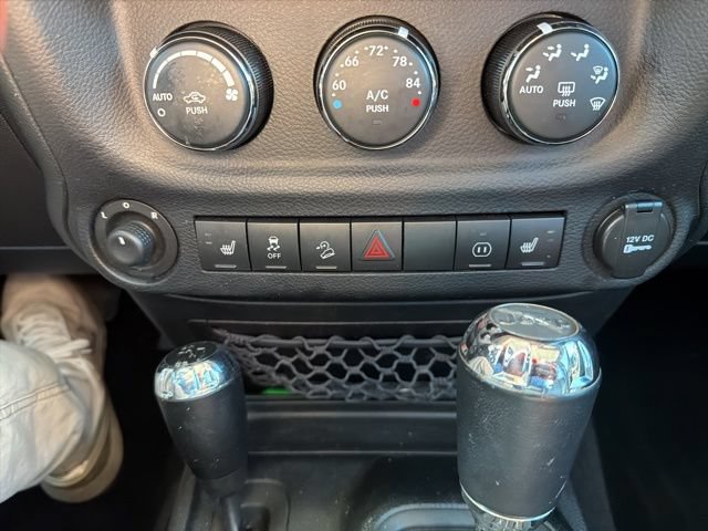 Used 2012 Jeep Wrangler Unlimited Sahara AWD/4WD image 27