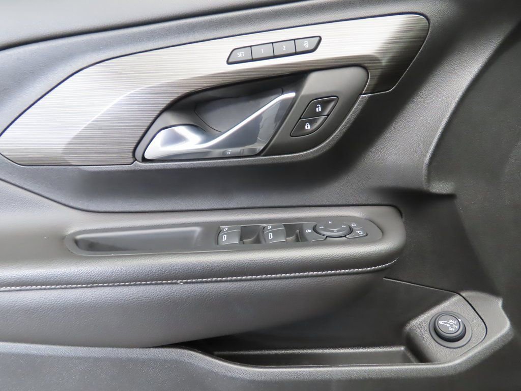 Used 2023 GMC Terrain SLT image 21