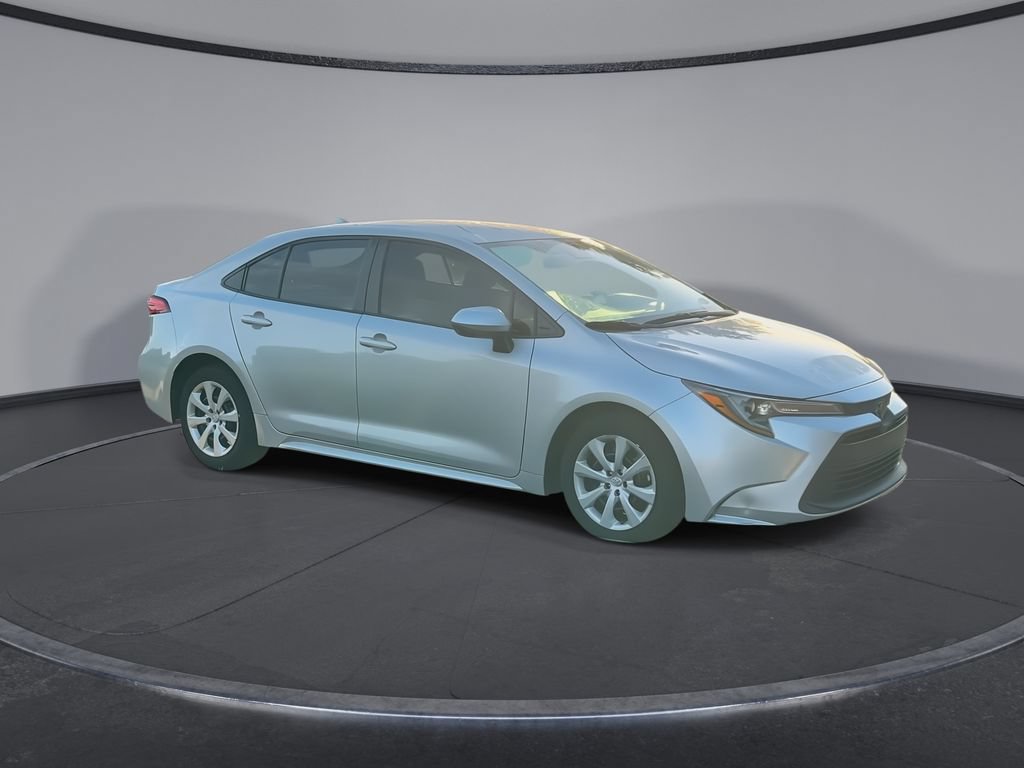 Used 2024 Toyota Corolla LE FWD image 2