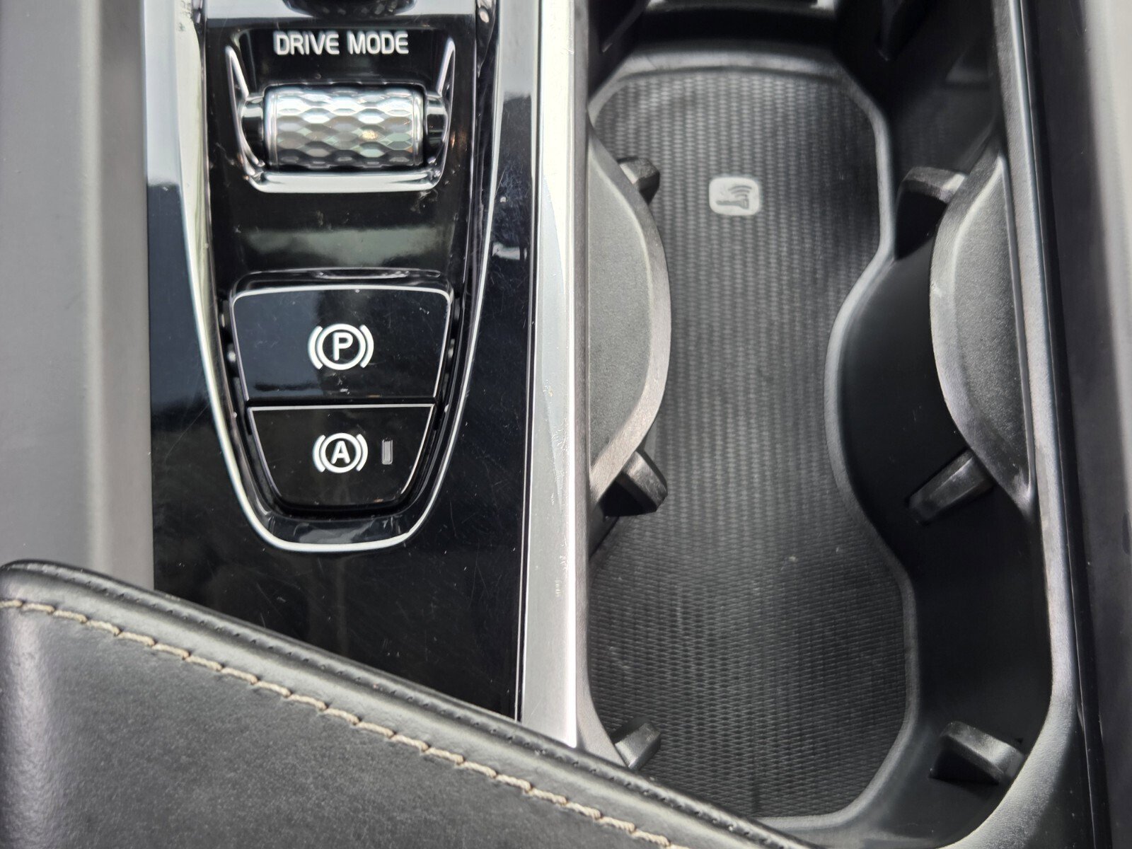 Used 2020 Volvo XC60 T6 Inscription w/ Protection Package Premier AWD/4WD image 16