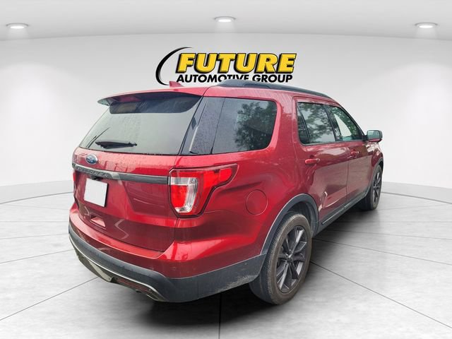 Used 2017 Ford Explorer XLT w/ Equipment Group 202A image 3