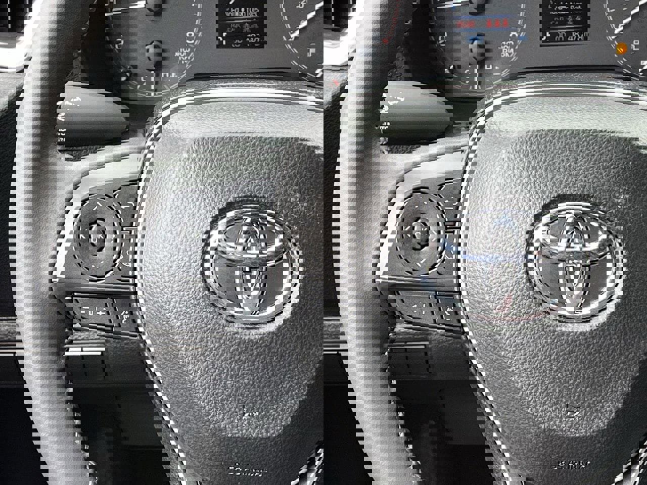 Used 2025 Toyota Corolla SE FWD image 12