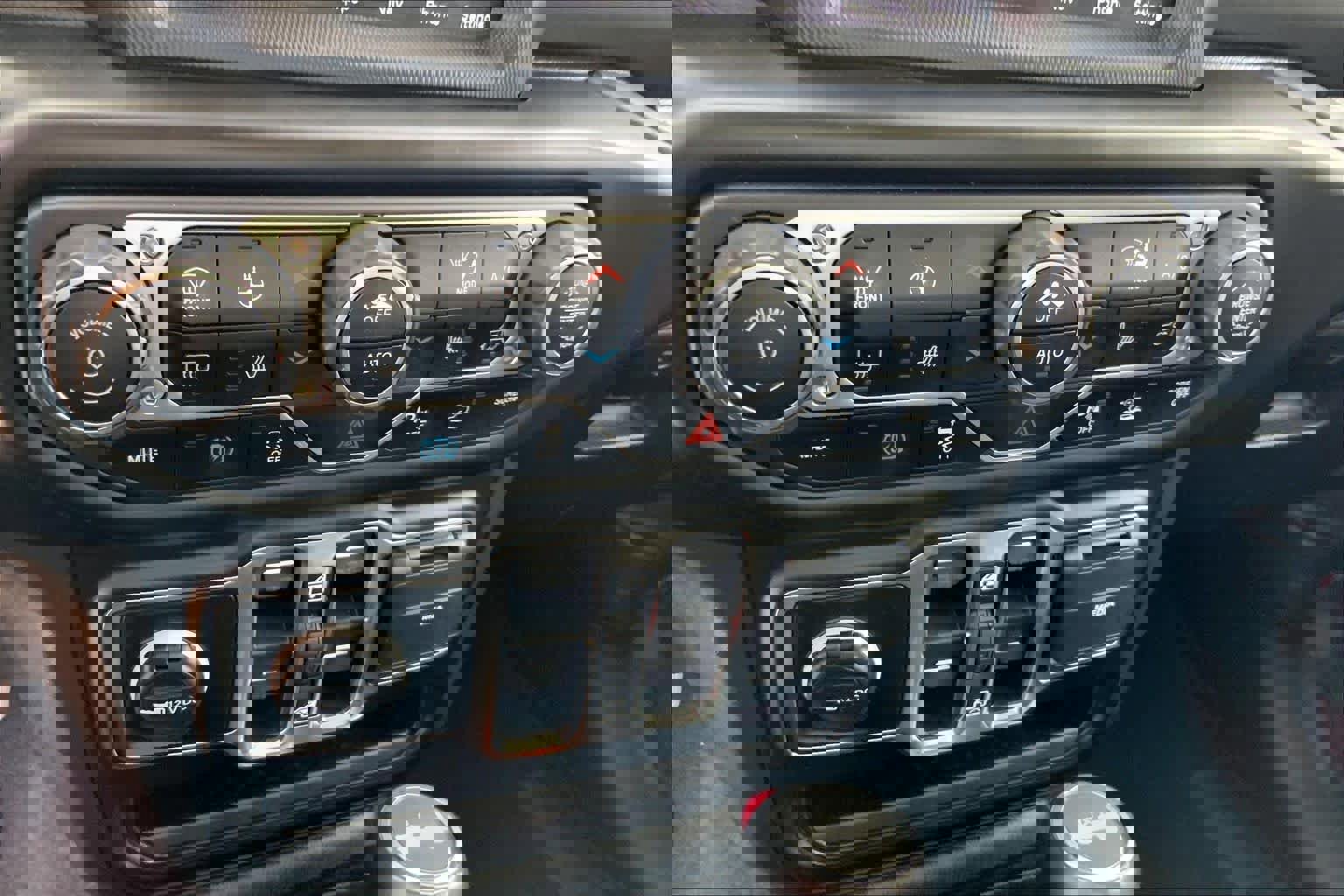 Used 2021 Jeep Wrangler Unlimited Sahara w/ Cold Weather Group image 32