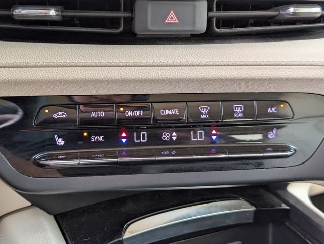 Used 2022 Buick Envision Essence w/ Technology Package I FWD image 17