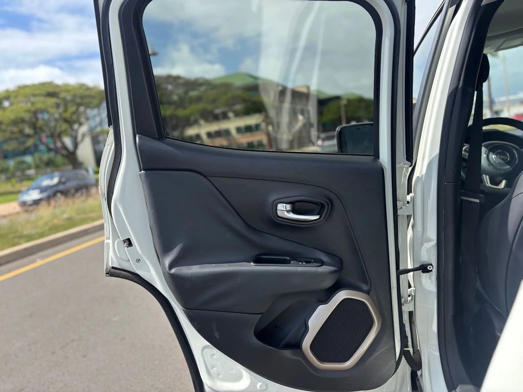 Used 2017 Jeep Renegade Limited image 16