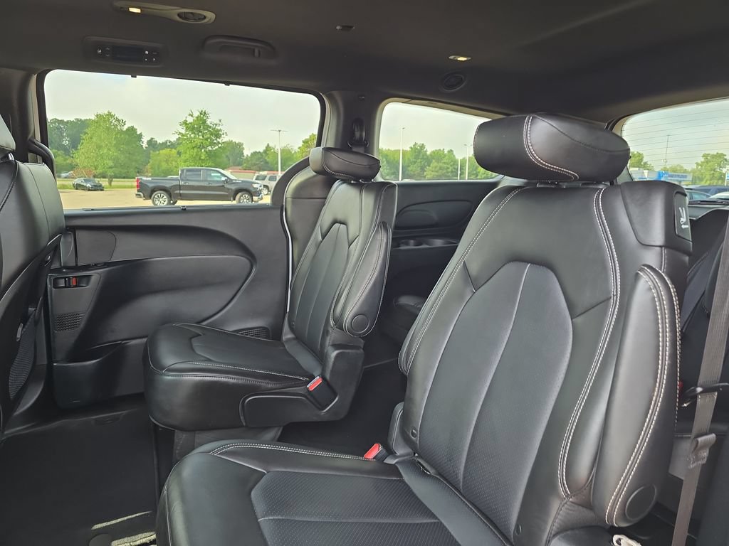 Used 2025 Chrysler Pacifica Select FWD image 27