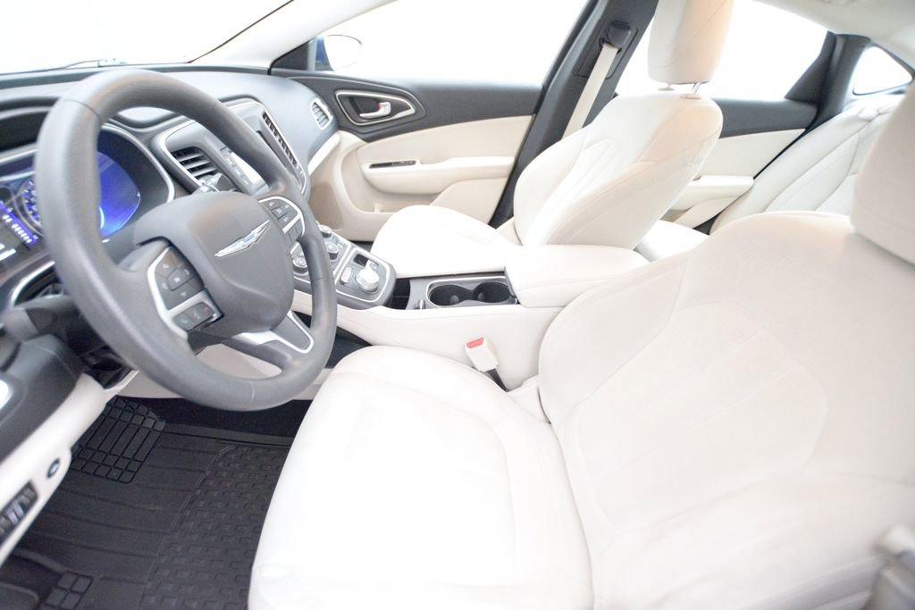Used 2015 Chrysler 200 Limited image 10