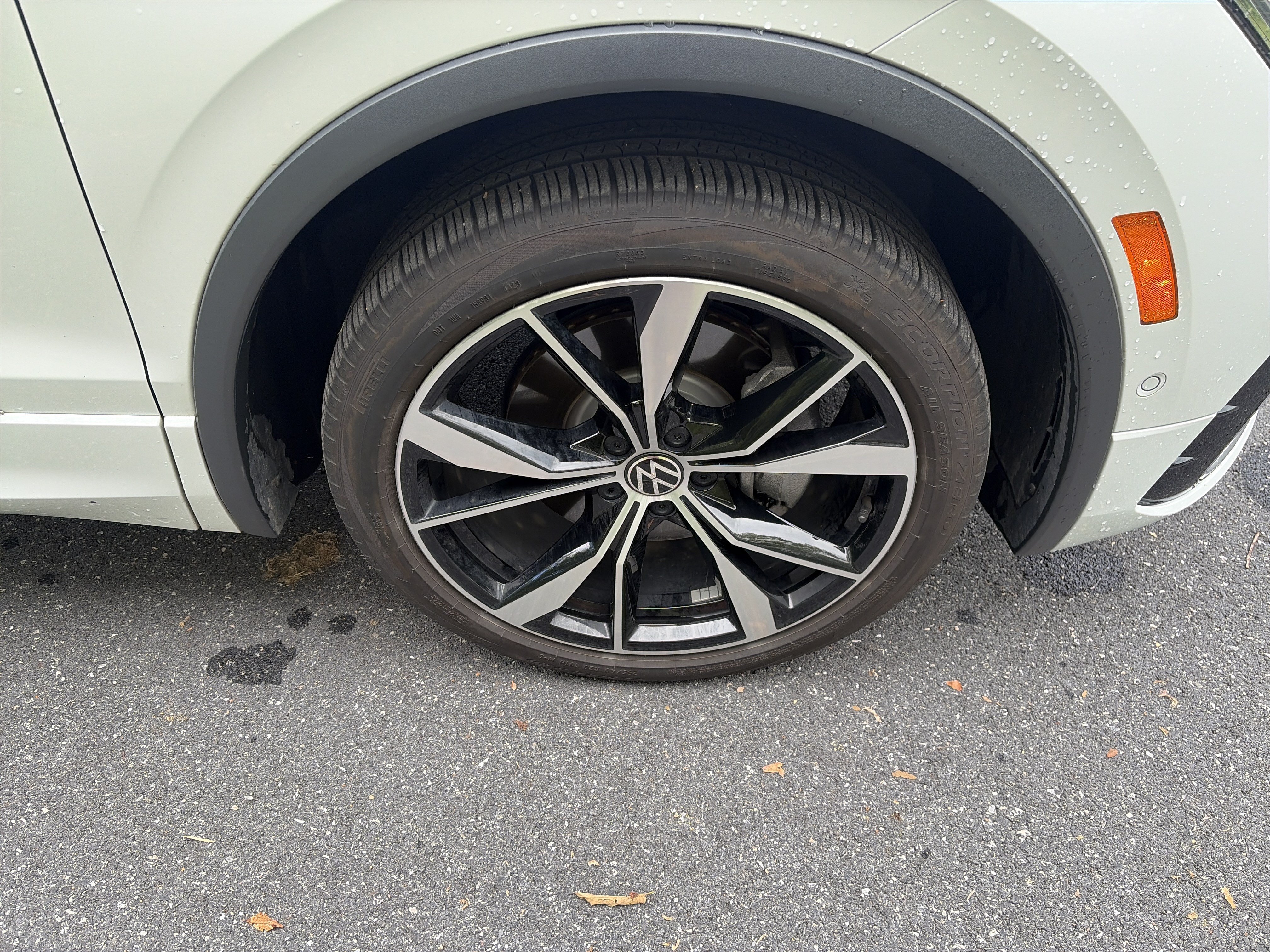 Certified 2024 Volkswagen Tiguan SEL R-Line AWD/4WD image 14