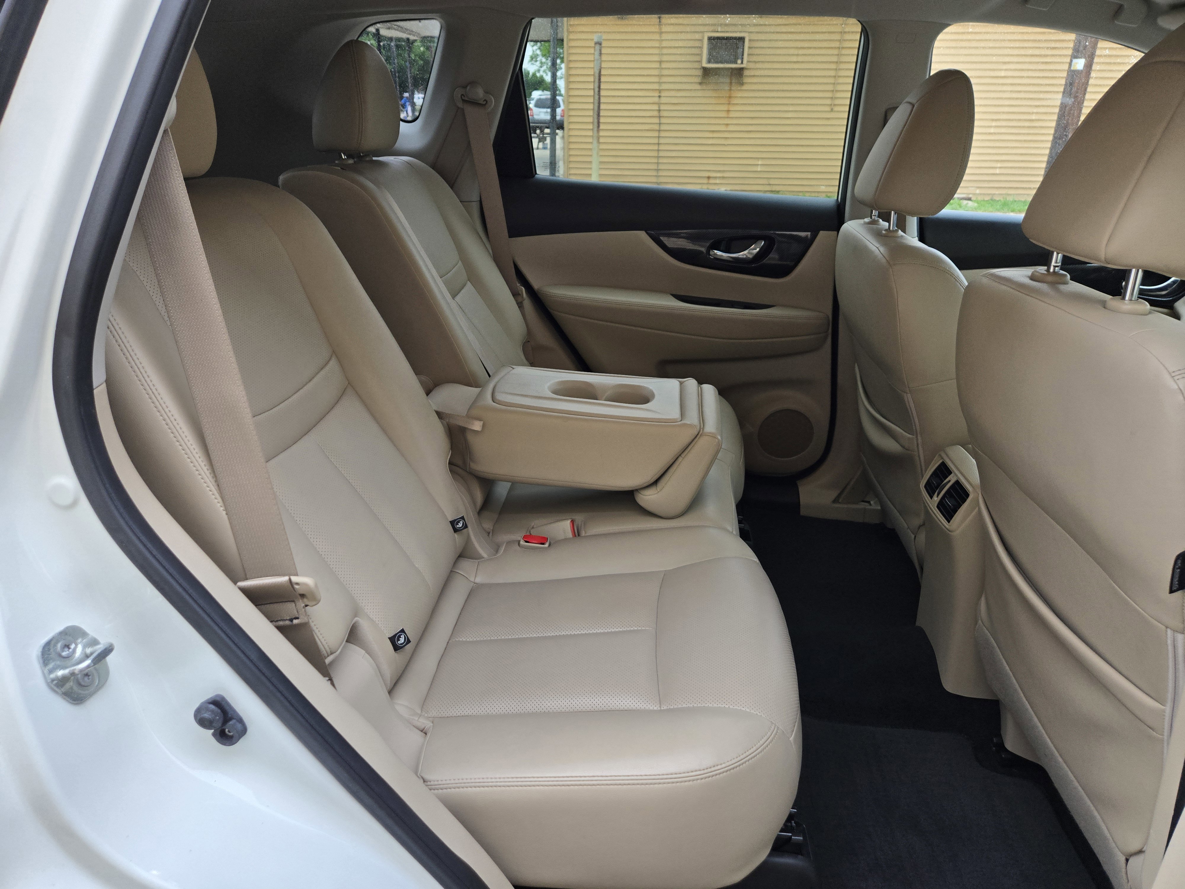 Used 2017 Nissan Pathfinder SV FWD image 11