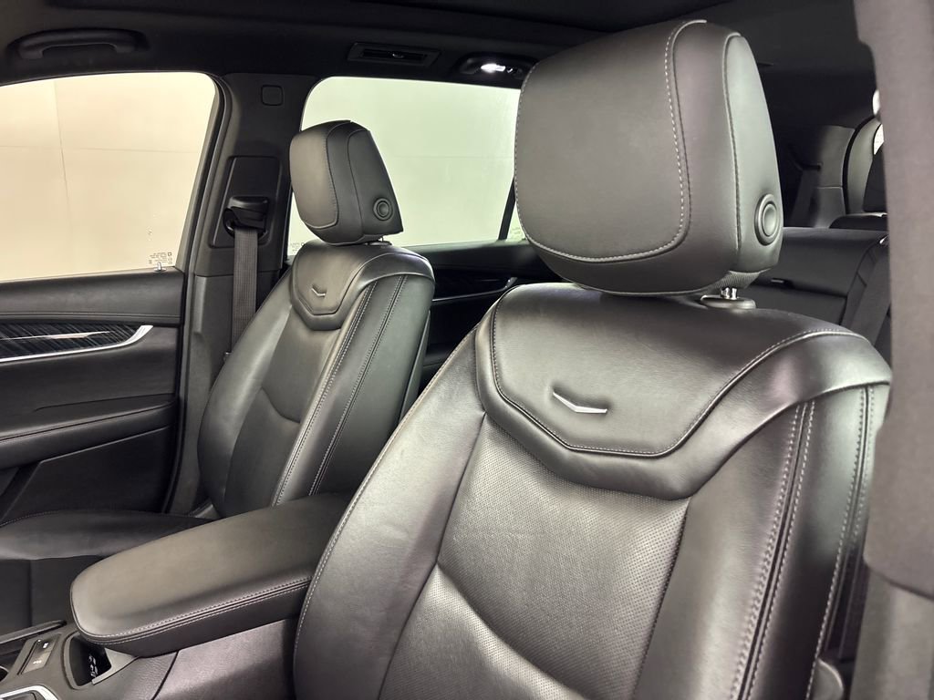 Used 2023 Cadillac XT6 Premium Luxury image 9