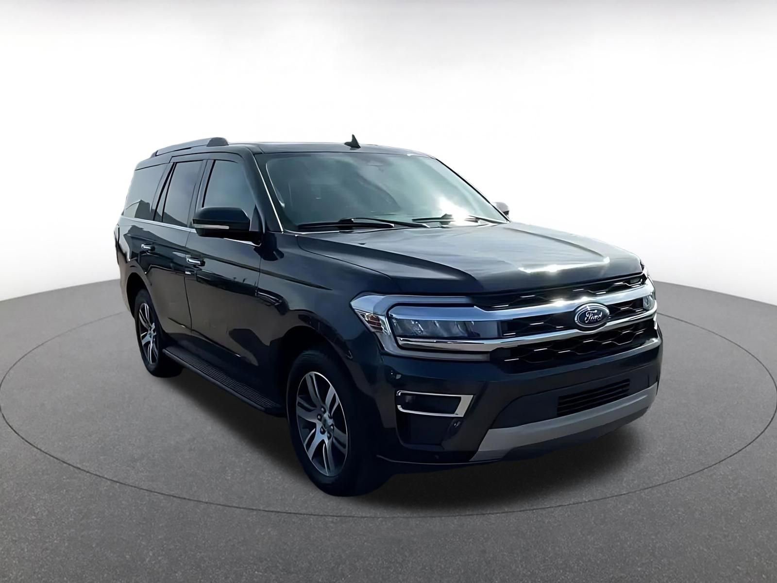 Used 2024 Ford Expedition Limited RWD image 3