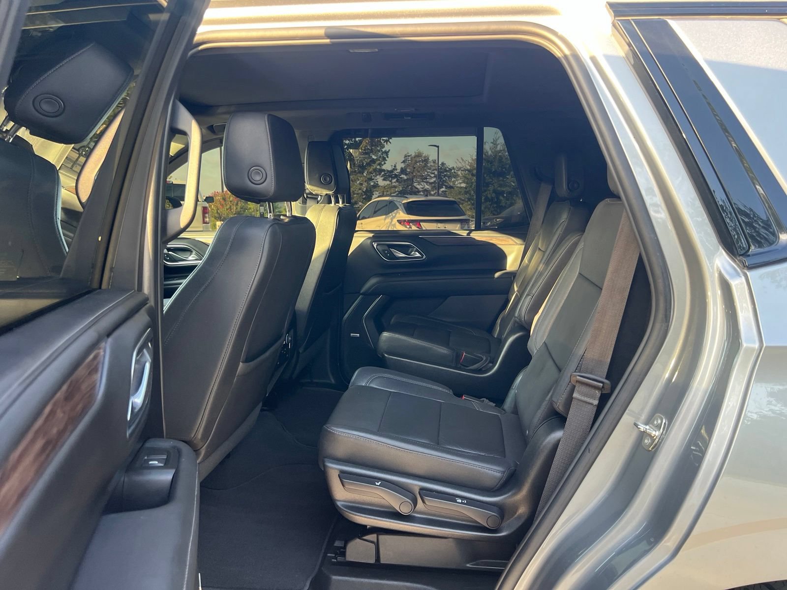 Used 2023 Chevrolet Tahoe Z71 w/ Luxury Package AWD/4WD image 20