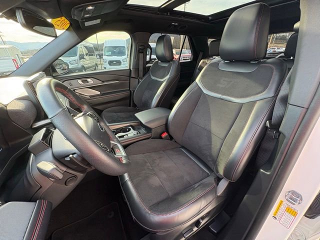 Used 2025 Ford Explorer ST image 29