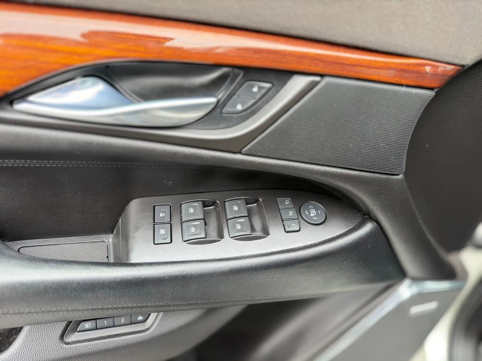 Used 2015 Cadillac Escalade ESV Luxury image 31