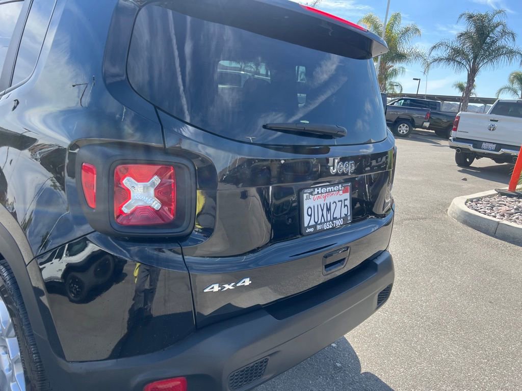 Used 2023 Jeep Renegade Latitude w/ Sun & Fun Group image 13