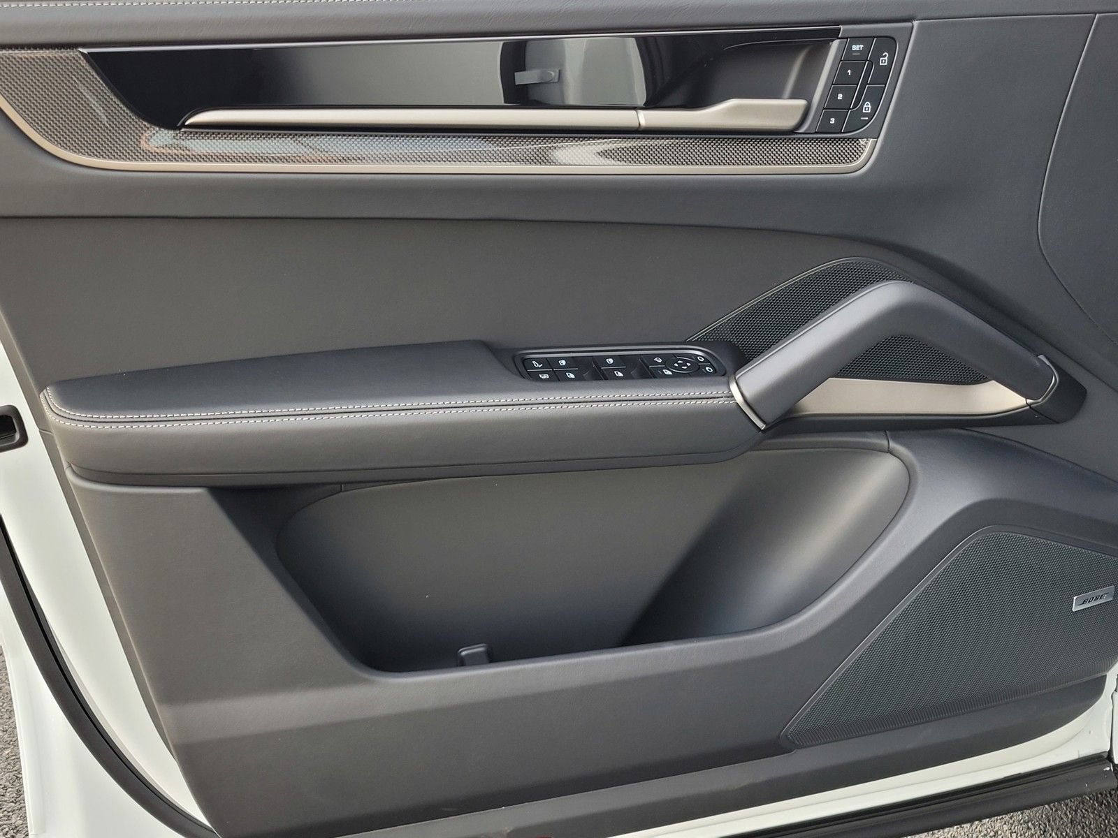New 2025 Porsche Cayenne Turbo AWD/4WD image 18