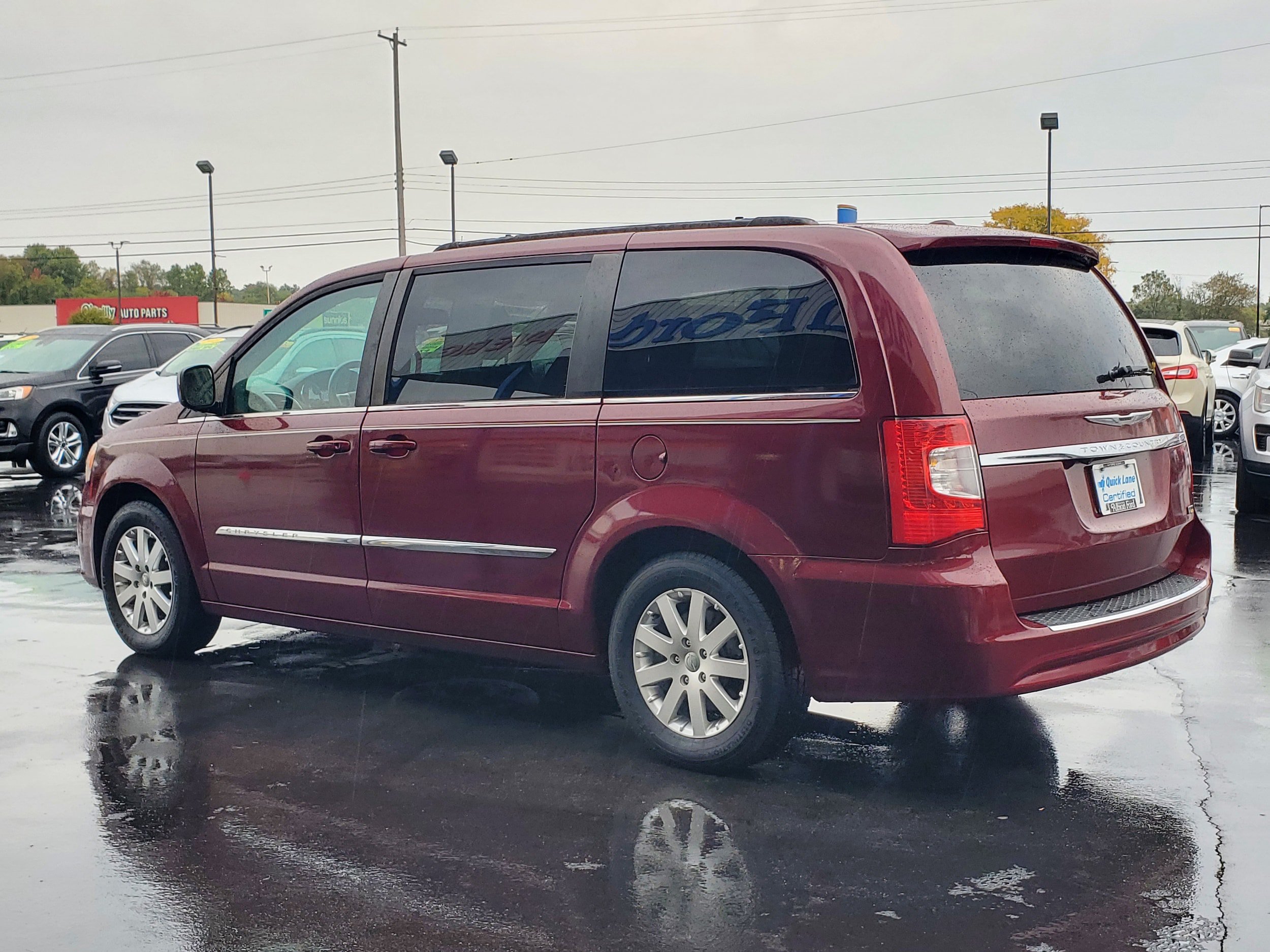 Used 2016 Chrysler Town & Country Touring FWD image 3