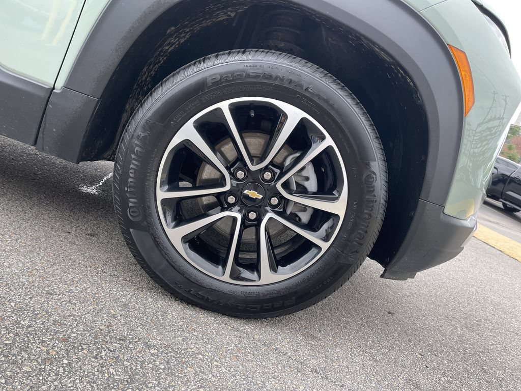 Used 2025 Chevrolet TrailBlazer LT AWD/4WD image 11