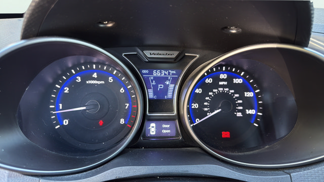 Used 2014 Hyundai Veloster Turbo FWD image 16