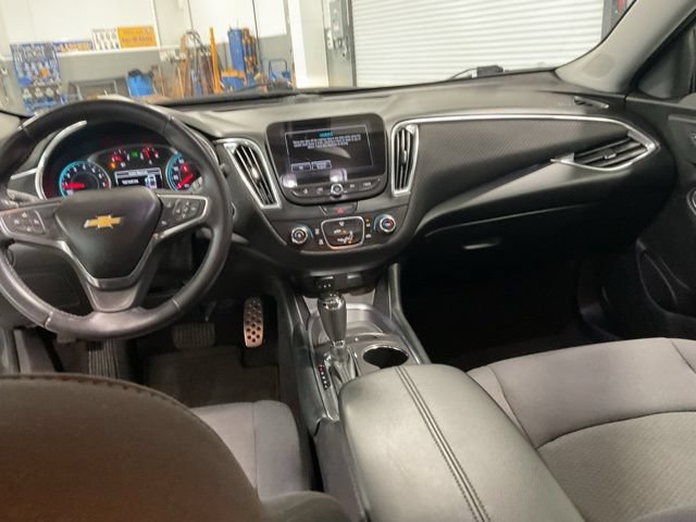 Used 2017 Chevrolet Malibu LT FWD image 20